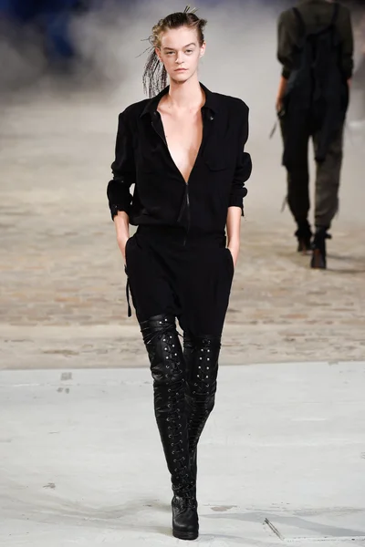 Look 29